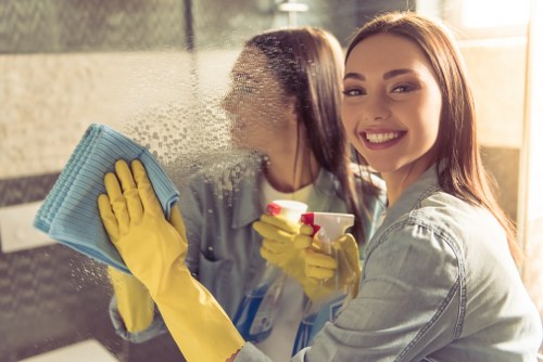 Move-in cleaning for a flat near Kentish Town with careful attention to bathrooms