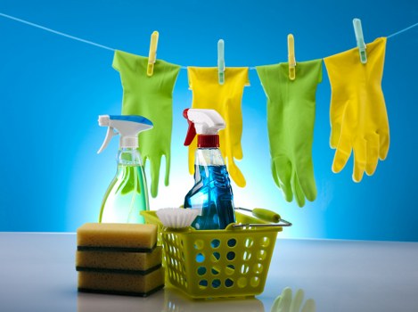 Curtain cleaning process for delicate window dressings in a flat